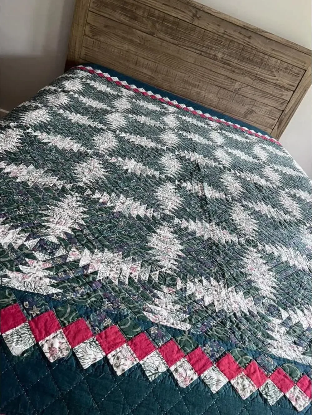 Vintage Handmade Pineapple Patchwork Quilt, 82 x 82 Green Floral Bedspread